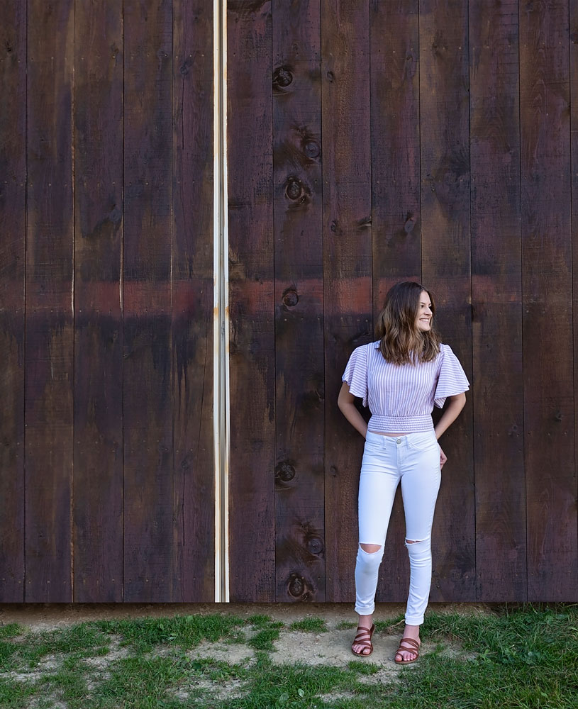 senior picture at a barn door on summer, chelmsford, ma